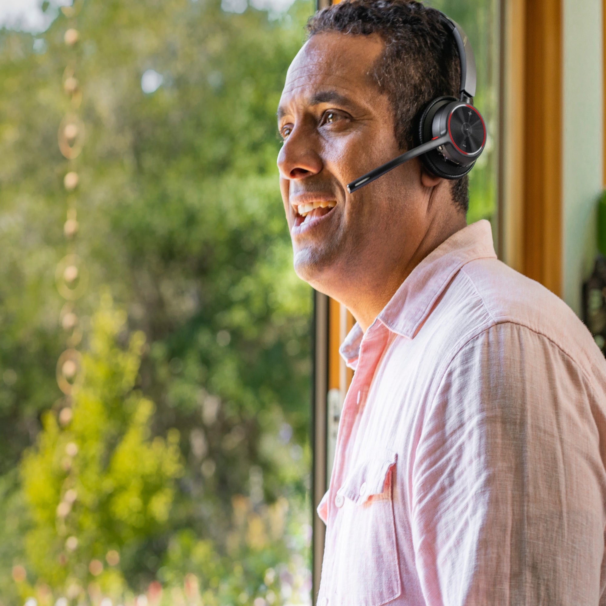 Poly Voyager 4310 UC Wireless Headset for Microsoft Teams with Charge Stand, USB-C and BT700 Dongle 77Y97AA