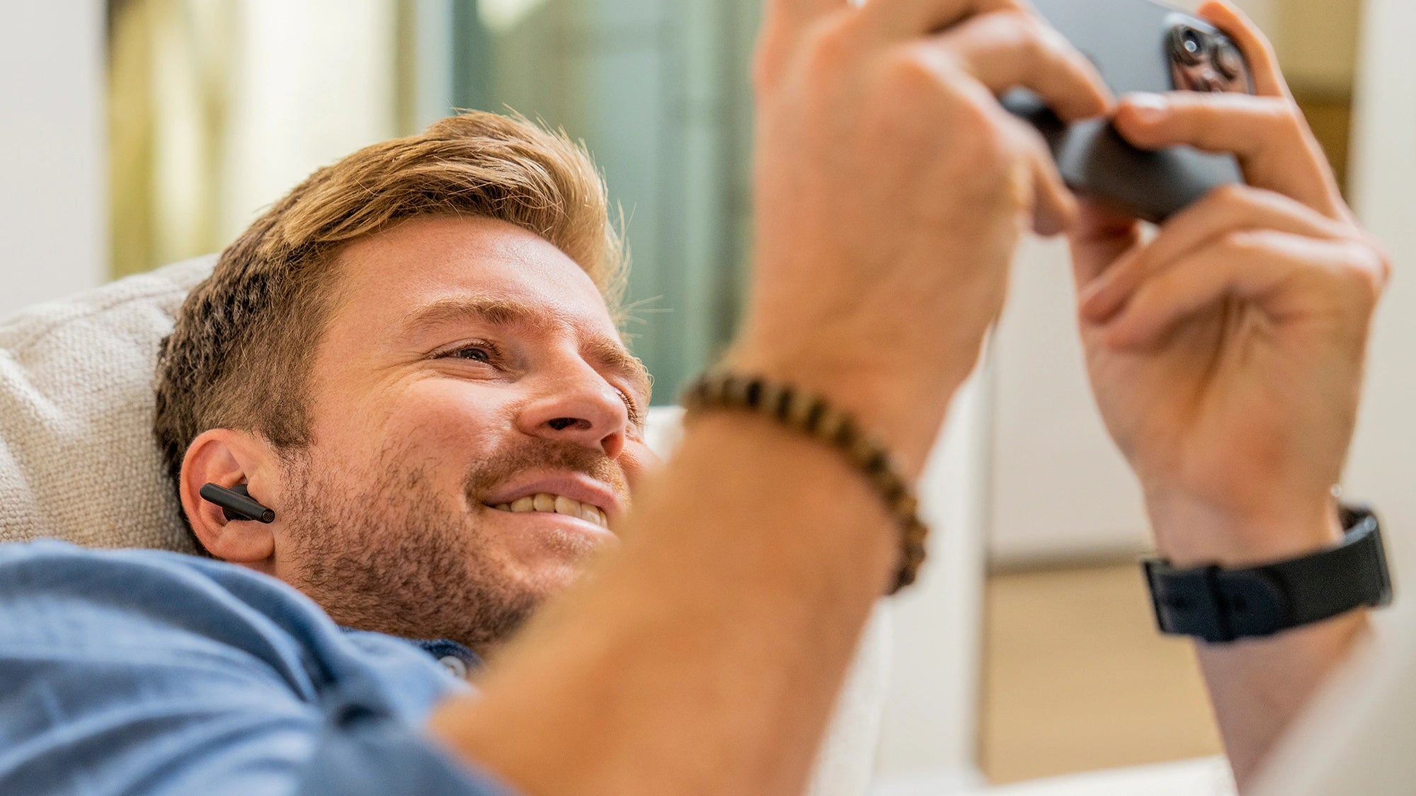 Poly Voyager Free 60 UC Carbon Black Earbuds +BT700 USB-C Adapter +Basic Charge Case 7Y8H4AA