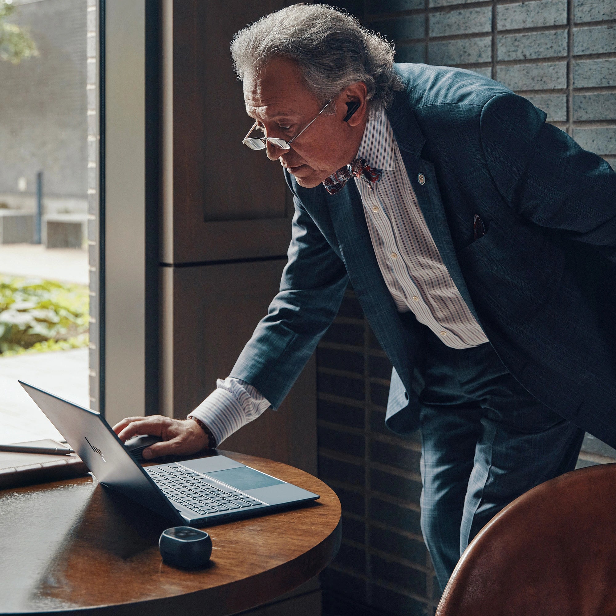 Poly Voyager Free 60+ UC, Touchscreen Charge Case, USB-C, Microsoft Teams, Carbon Black 7Y8H0AA